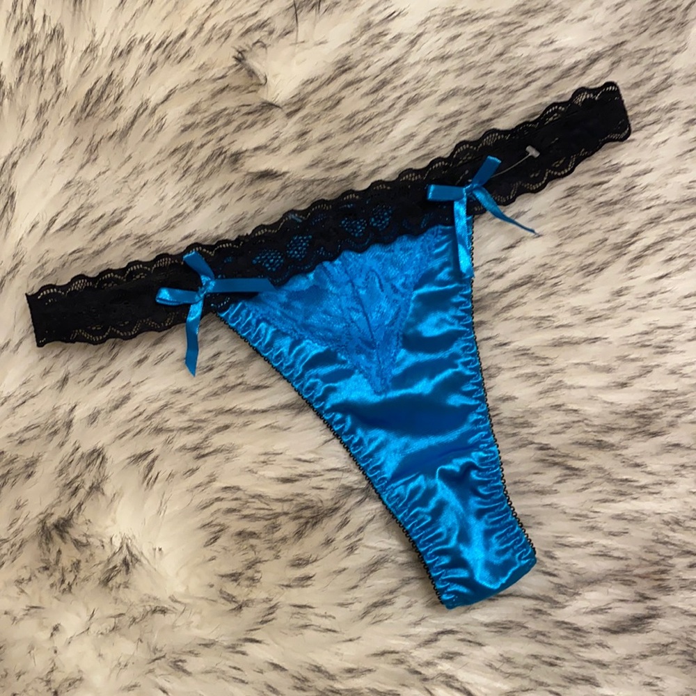 TAREA Royal Blue Lace Ribbon Thong